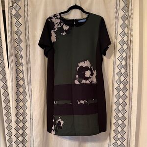 SOLD Simply Vera Floral Print Short Sleeve Dress